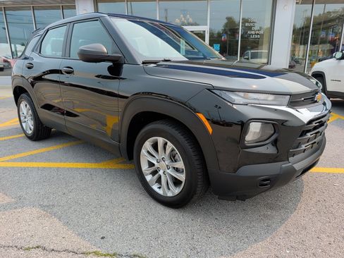 Used 2022 Chevrolet TrailBlazer LS FWD image 1