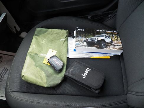 Used 2022 Jeep Wrangler Sport image 31