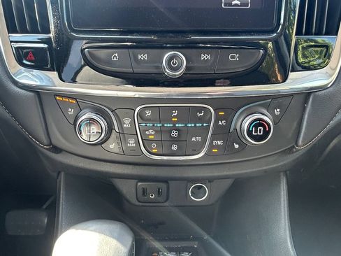 Used 2019 Chevrolet Traverse Premier w/ Redline Edition AWD/4WD image 18
