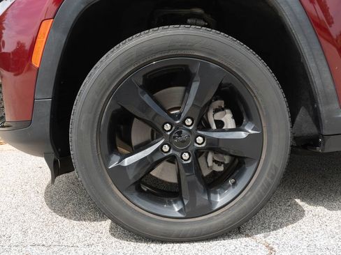 Used 2022 Jeep Grand Cherokee L Laredo RWD image 4