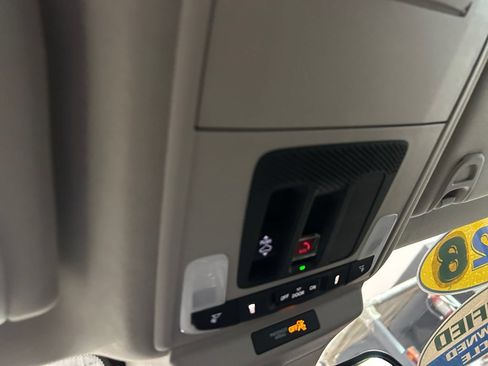 Certified 2023 Honda Accord EX image 27