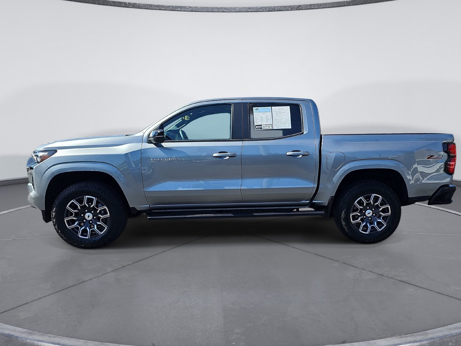 Used 2024 Chevrolet Colorado Z71 w/ Advanced Trailering Package AWD/4WD image 6