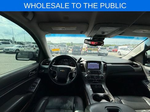 Used 2018 Chevrolet Suburban LT RWD image 13