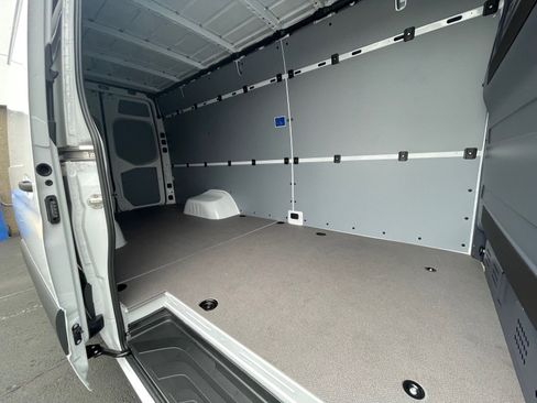 Used 2025 Mercedes-Benz Sprinter 4500 image 9