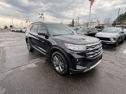 Used 2025 Ford Explorer Active w/ Active Comfort Package AWD/4WD image 3