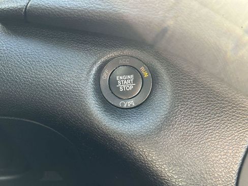 Used 2019 Jeep Cherokee Limited image 17