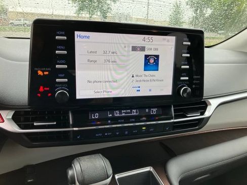 Used 2021 Toyota Sienna LE AWD/4WD image 18