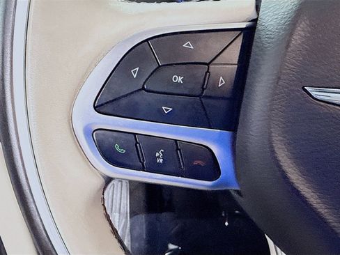 Used 2017 Chrysler Pacifica Limited w/ UConnect Theater Package FWD image 14