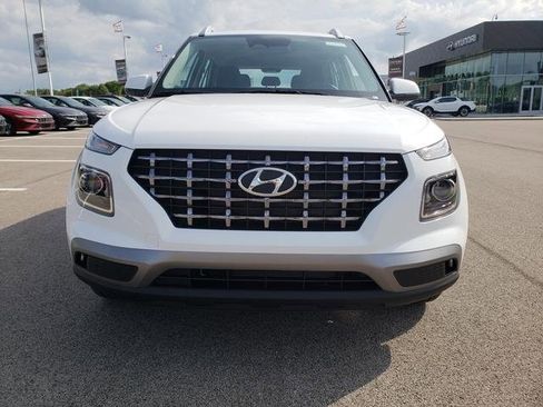 New 2025 Hyundai Venue SEL image 2