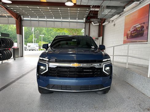 New 2026 Chevrolet Suburban LS w/ Max Trailering Package RWD image 2