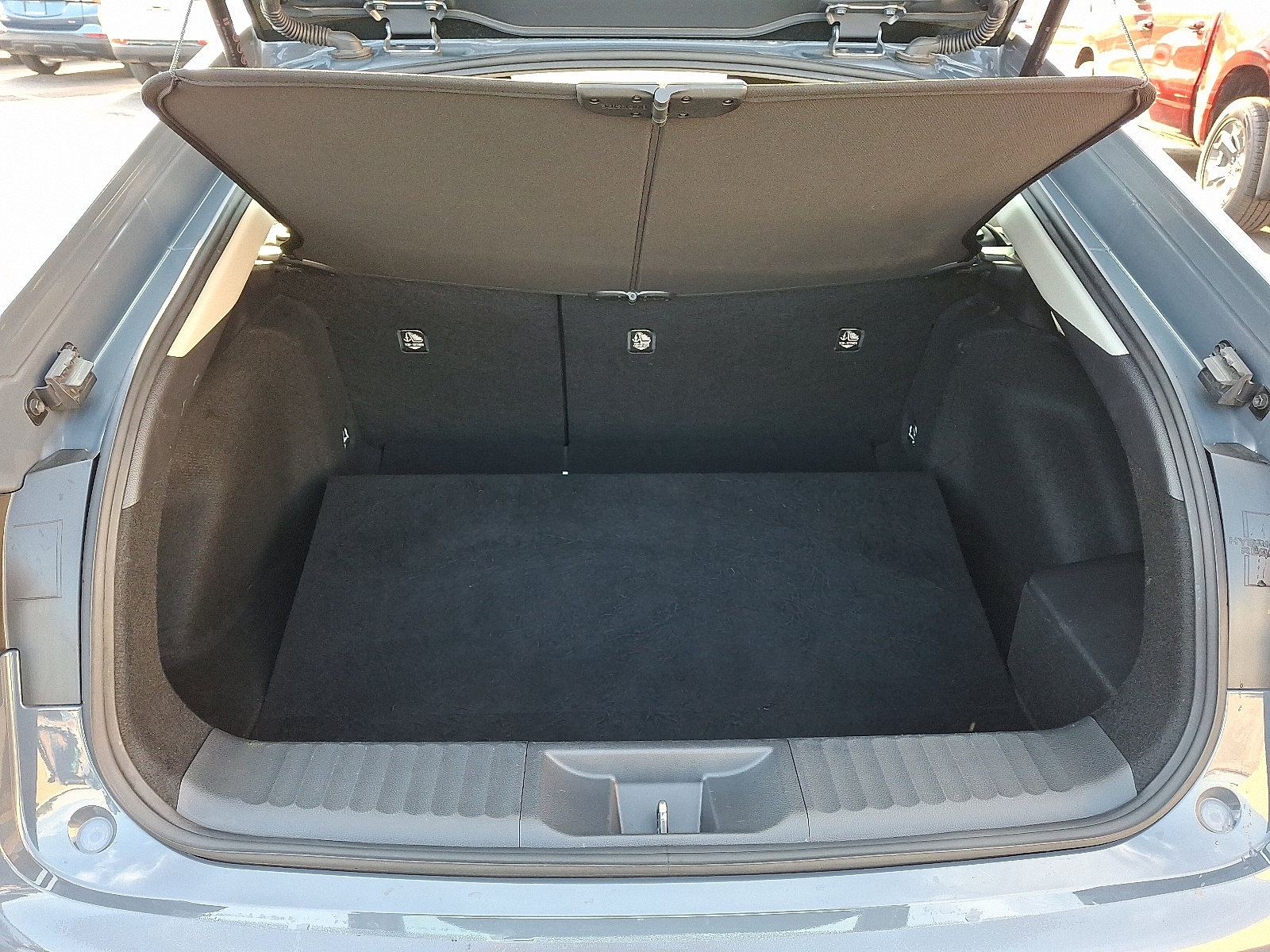 Used 2025 Toyota Prius LE FWD image 28