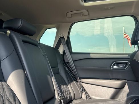 Used 2024 Nissan Rogue Platinum FWD image 33