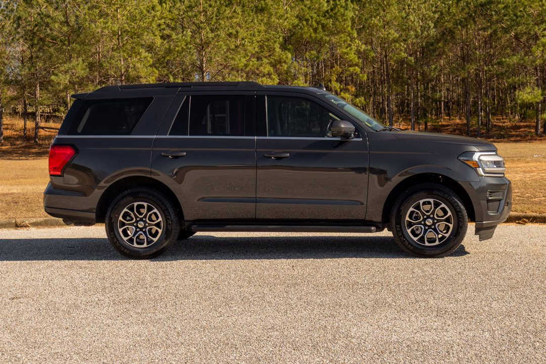 Used 2024 Ford Expedition XLT AWD/4WD image 7