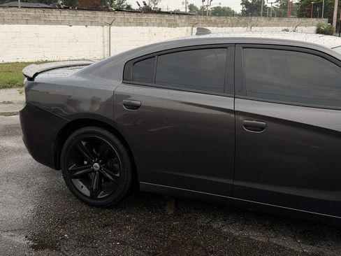 Used 2018 Dodge Charger R/T RWD image 3