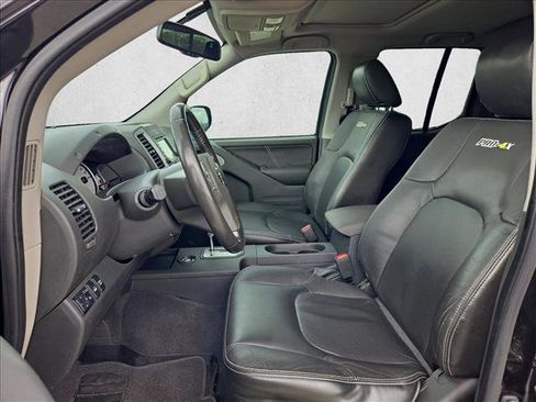 Used 2020 Nissan Frontier PRO-4X w/ Pro-4x Utility Package image 15