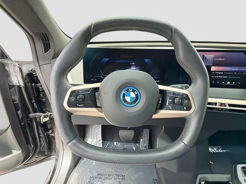Used 2025 BMW iX xDrive50 AWD/4WD image 39