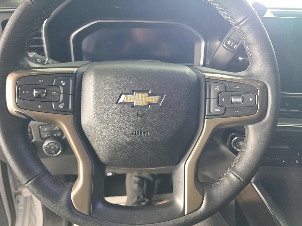 Used 2024 Chevrolet Silverado 2500 High Country w/ High Country Premium Package AWD/4WD image 28