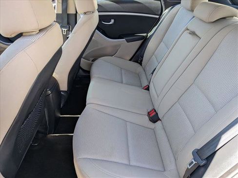 Used 2016 Hyundai Elantra GT FWD image 16