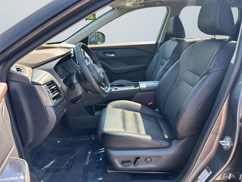 Used 2023 Nissan Rogue SV w/ SV Premium B Package FWD image 9