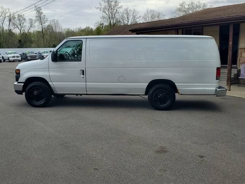Used 2014 Ford E-150 and Econoline 150 Extended w/ Interior Upgrade Package RWD image 3