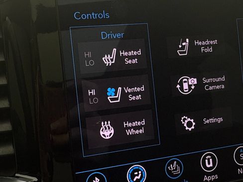 Used 2019 Chrysler Pacifica Limited w/ Tire & Wheel Group FWD image 5