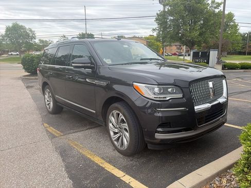 Used 2022 Lincoln Navigator Reserve AWD/4WD image 4