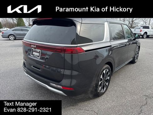 Used 2023 Kia Carnival EX image 7