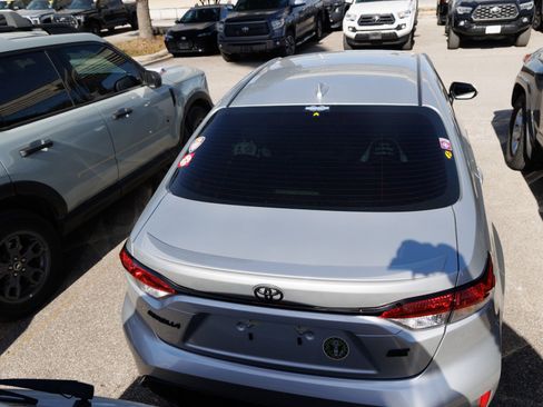 Used 2025 Toyota Corolla SE image 9