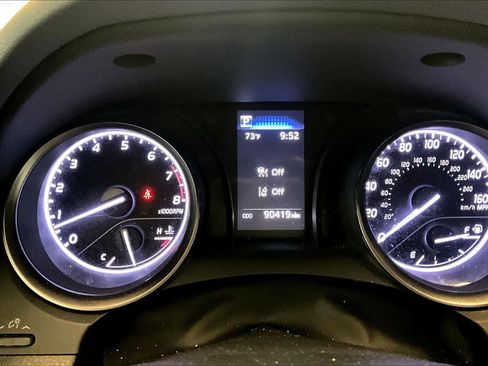 Used 2023 Toyota Camry SE FWD image 23