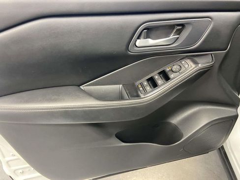 Used 2024 Nissan Rogue SV AWD/4WD image 17