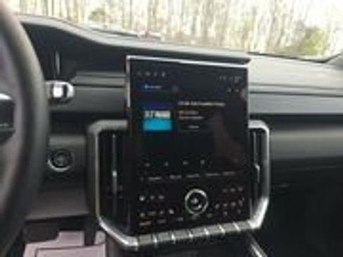 Used 2025 GMC Acadia Elevation image 7