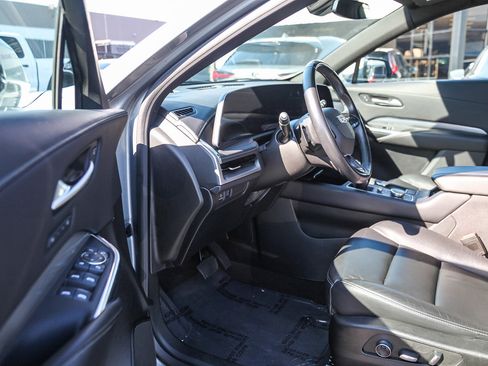 Used 2024 Cadillac XT4 Premium Luxury image 2