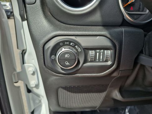Used 2021 Jeep Gladiator Overland w/ Popular Equipment Package AWD/4WD image 19