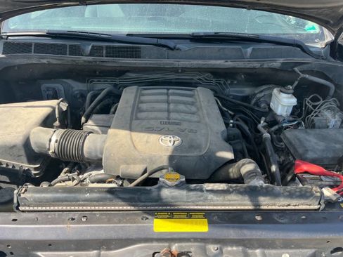 Used 2011 Toyota Tundra 4x4 CrewMax w/ SR5 Pkg image 8