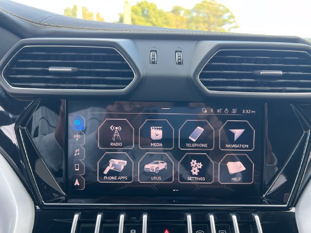 Used 2020 Lamborghini Urus AWD/4WD image 30