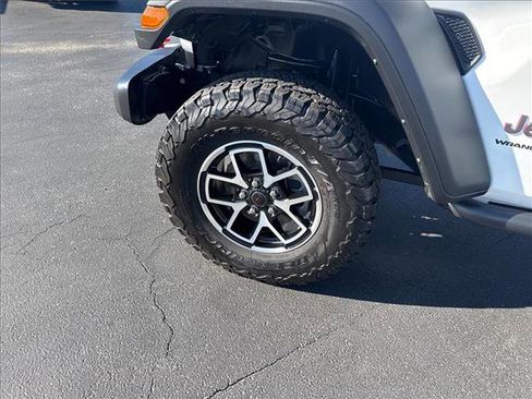 Used 2024 Jeep Wrangler Rubicon w/ Convenience Group image 13