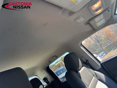 Used 2024 Nissan Frontier SV image 27