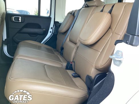Used 2023 Jeep Wrangler Unlimited Sahara AWD/4WD image 13