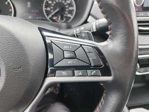 Used 2024 Nissan Altima 2.5 SR FWD image 32