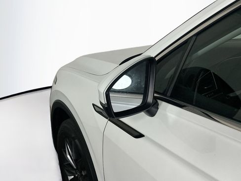 Used 2023 Volkswagen Tiguan SE image 16