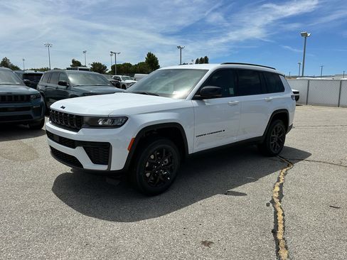 New 2026 Jeep Grand Cherokee L 4WD image 2
