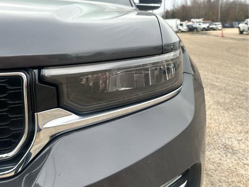Used 2023 Jeep Grand Cherokee Limited image 9