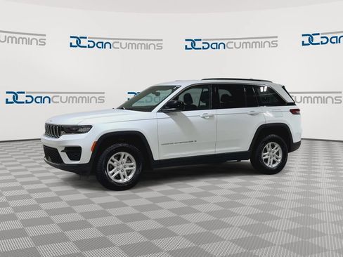 Used 2024 Jeep Grand Cherokee Laredo w/ Luxury Tech Group I AWD/4WD image 4