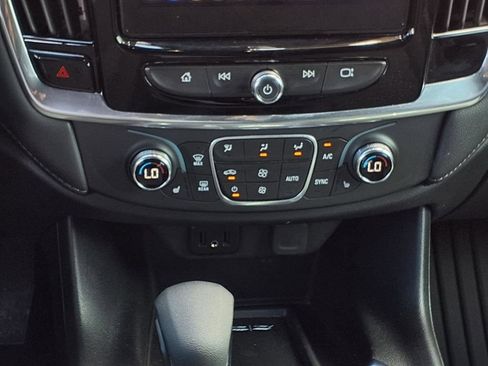 Used 2023 Chevrolet Traverse LT FWD image 15