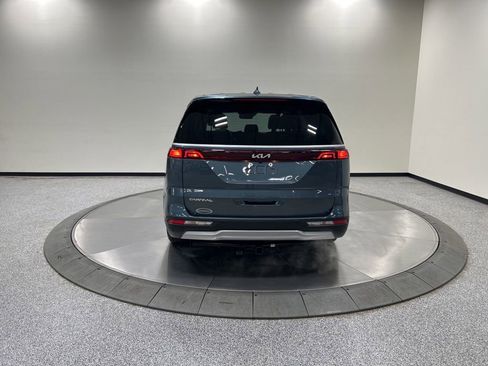 Used 2023 Kia Carnival EX FWD image 8