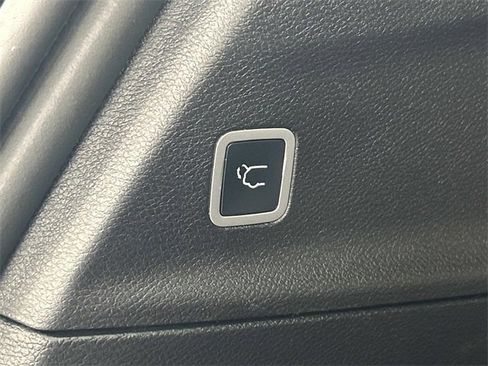 Used 2020 Chrysler Pacifica Touring-L w/ Advanced Safetytec Group image 13