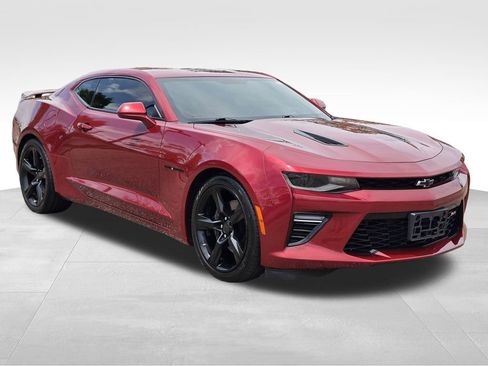 Used 2018 Chevrolet Camaro SS RWD image 4