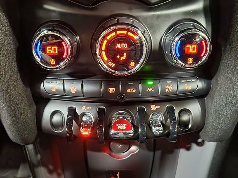 Used 2019 MINI Cooper 4-Door Hardtop image 37