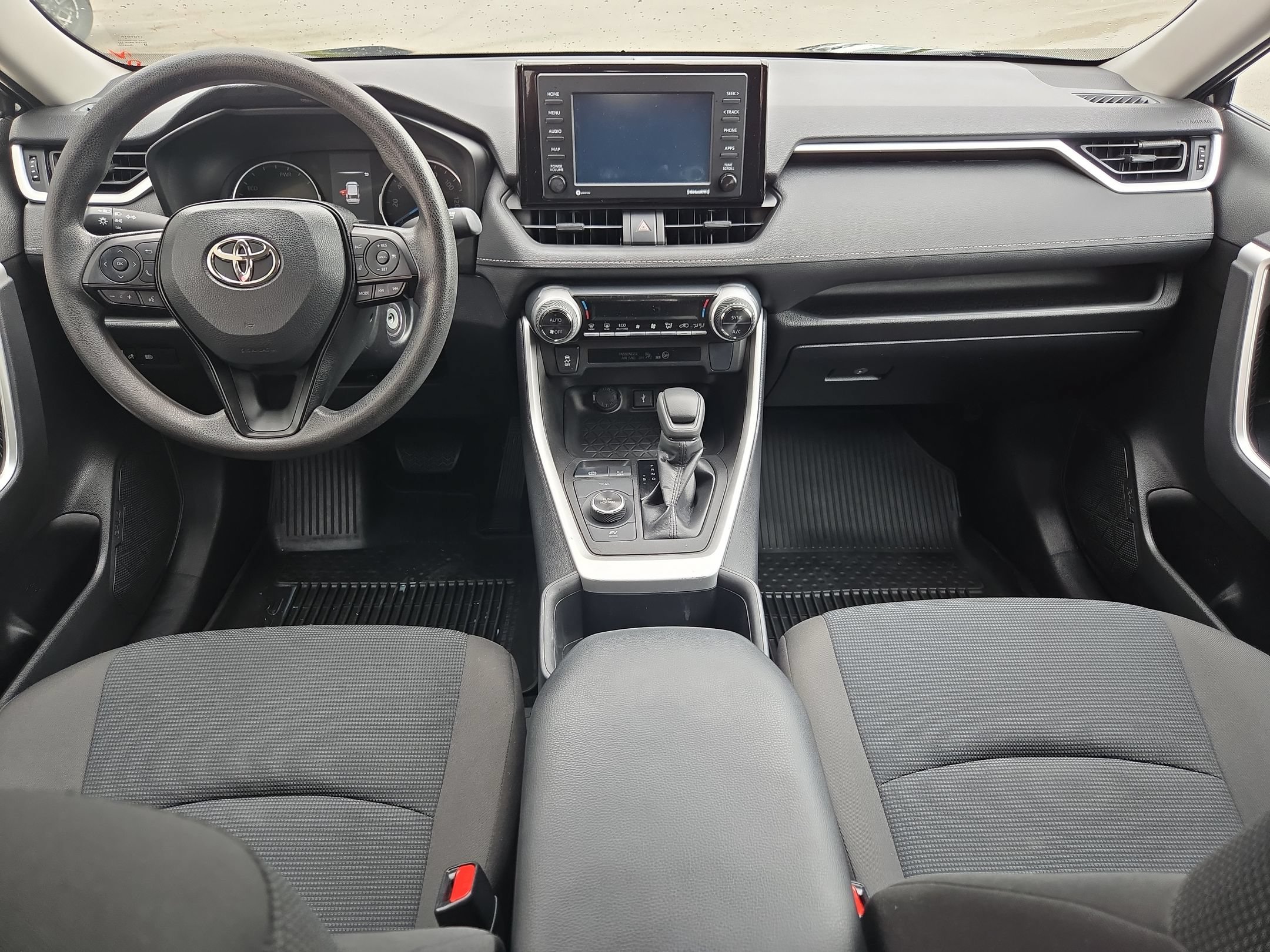 Used 2022 Toyota RAV4 LE AWD/4WD image 10