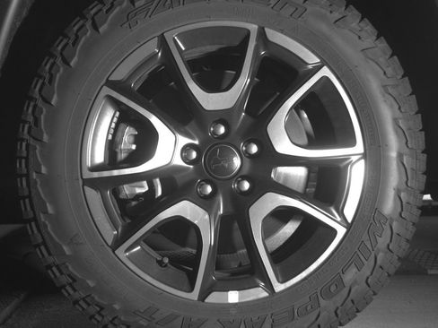 Used 2025 Jeep Compass Trailhawk AWD/4WD image 12